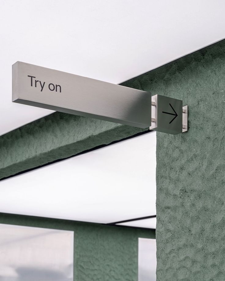 Try on directional blade sign