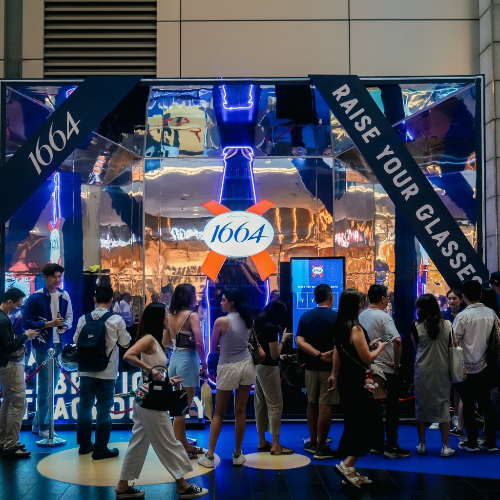 1664 beer installation - crowd engagement